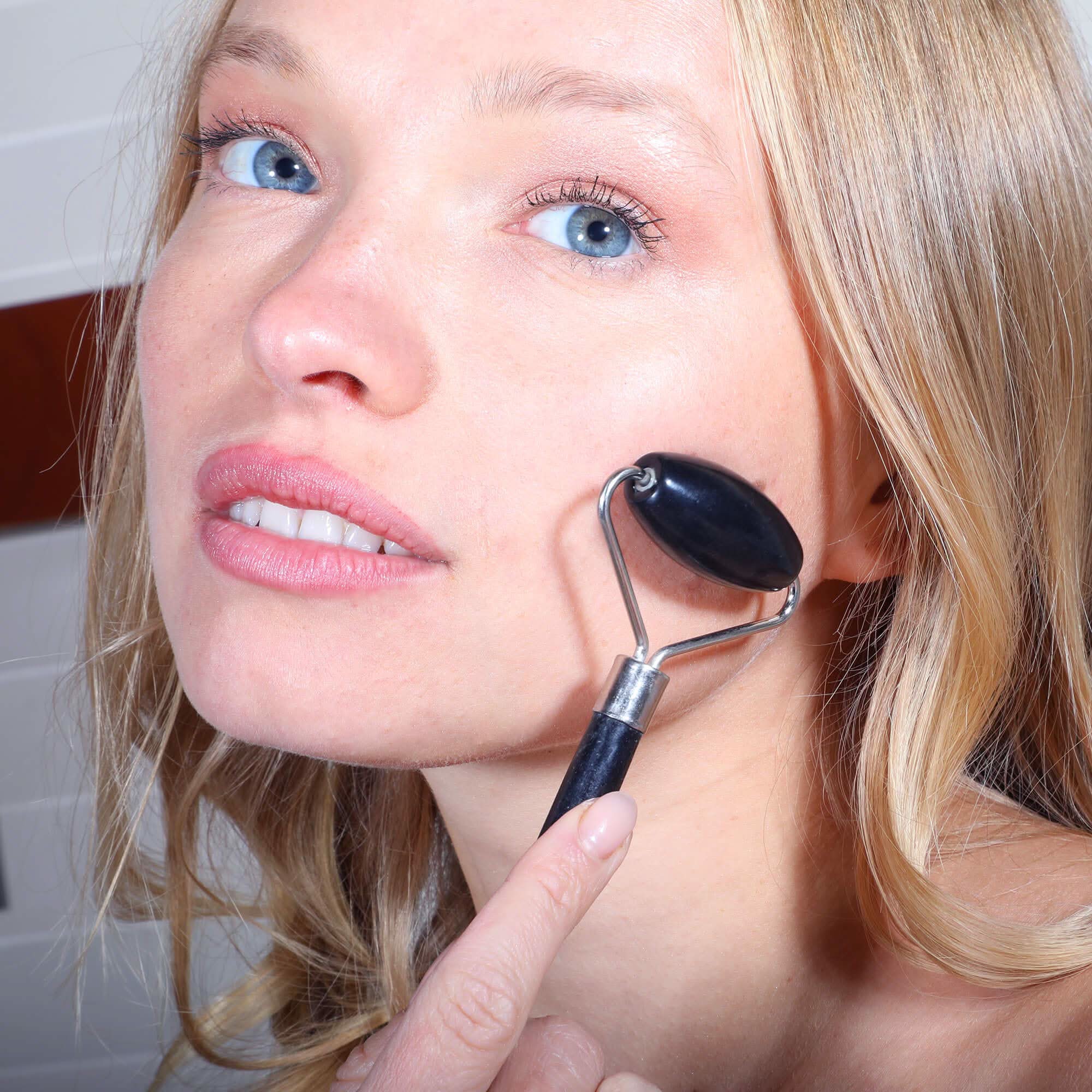 Daily Concepts Daily Facial Roller - Image 6